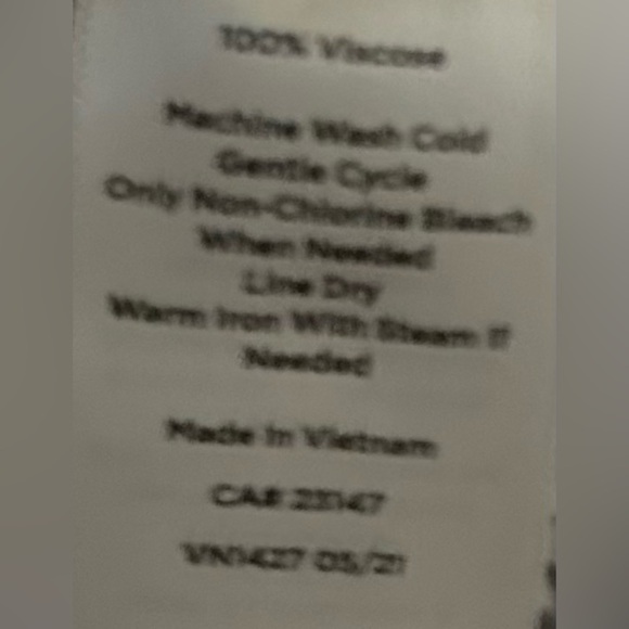 Talbots Snakeskin Pattern Pleated Blouse Size Large - Picture 3 of 5